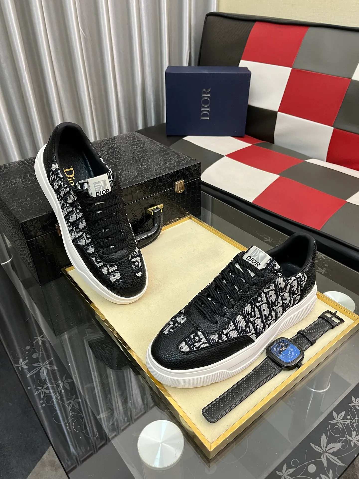 Men's shoes💰: 420⌚️⌚️[Dior] Dior's new men's genuine leather casual shoes, the highest version on the market, any comparison is welcome🆚! The original leather has excellent texture and is super high-end! Fetal sheep net lining imported from Italy, removable pad! Luxurious materials and fine workmanship, highly recommended! Code number: 38-444⃣️Color optional